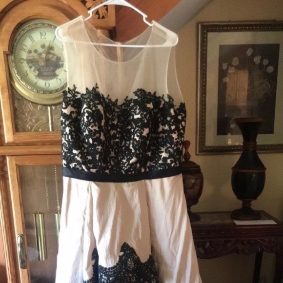 Dresses & Skirts - Dress Size 20